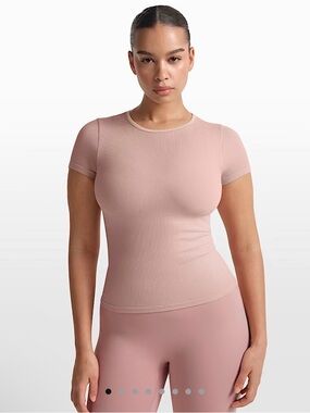 NikeSKIMS Ribbed Seamless Baby Tee size Medium in Pink Himalayan